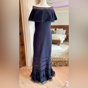 Size M navy long dress